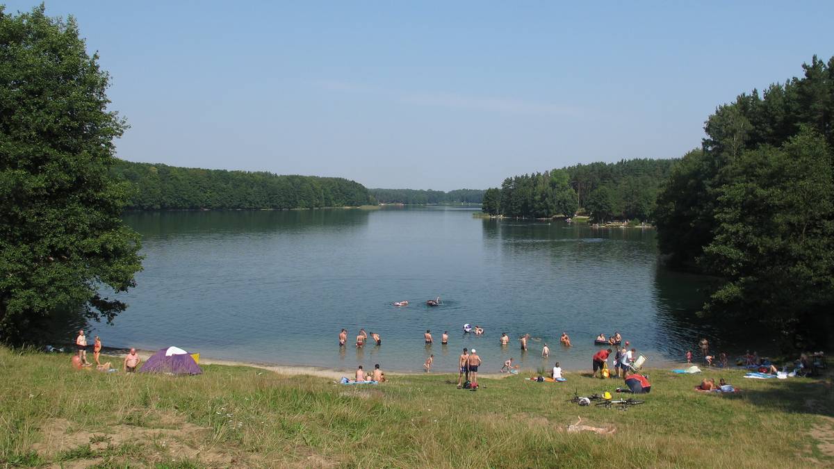 Kontakt z tą wodą może skończyć się szpitalem. Służby ostrzegają