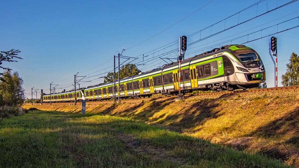 W kilku regionach stanęły pociągi. Duże opóźnienia na kolei