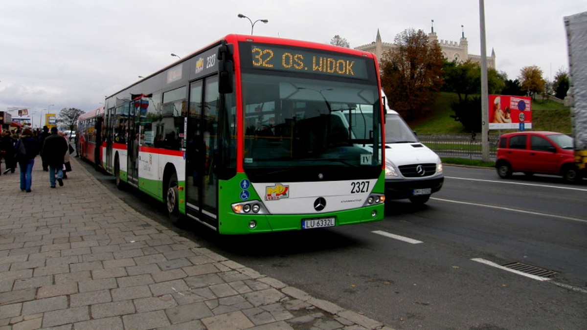 Lublin: 24-latek wepchnął mężczyznę pod autobus. Sytuację zarejestrowały kamery monitoringu