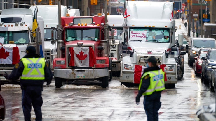 Kanada. Antycovidowe protesty w Ottawie trwają. Zablokowano m.in. dojazd na lotnisko