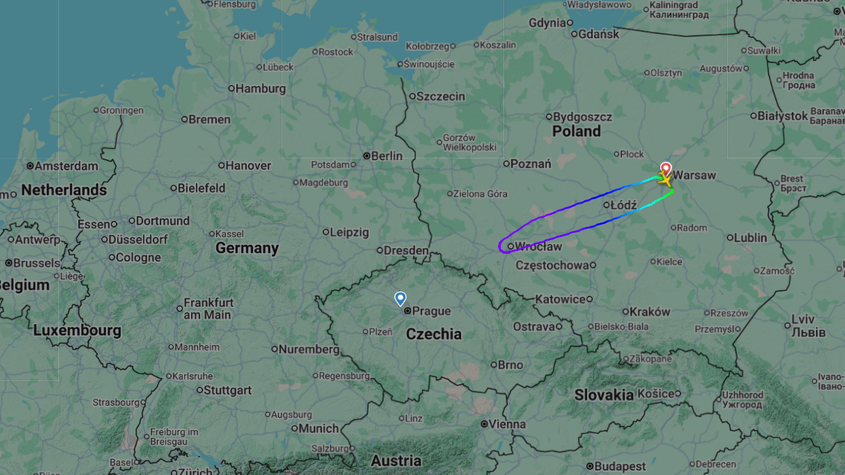 Samolot PLL LOT z Warszawy do Pragi zawrócił z powodu usterki technicznej