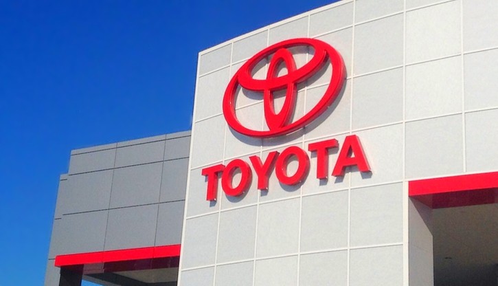 Zyski Toyoty wyraźnie spadły. Koncern zapowiada współpracę z Suzuki Motor Corp.