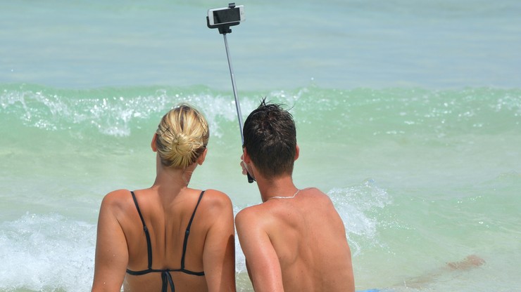 Naukowcy apelują o wyznaczenie "stref bez selfie". By było mniej zgonów
