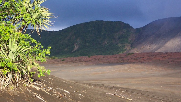 Władze zarządziły ewakuację całej wyspy Aoba. Ryzyko erupcji wulkanu na dużą skalę