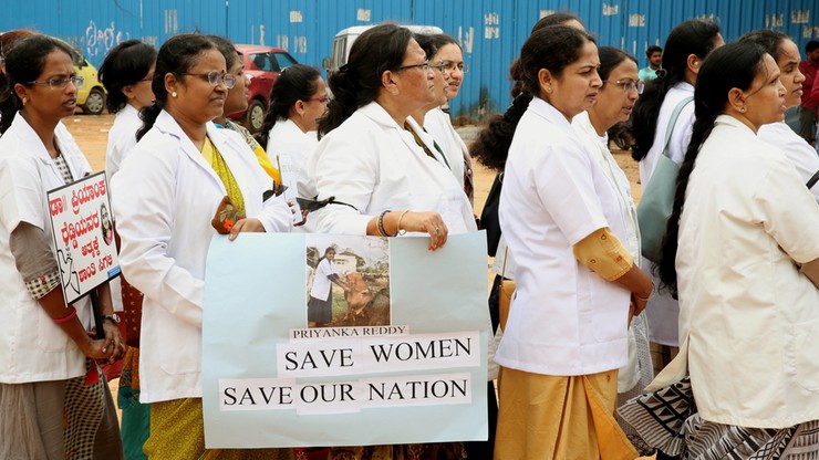 Protesty w Indiach po gwałcie i zabójstwie 27-latki