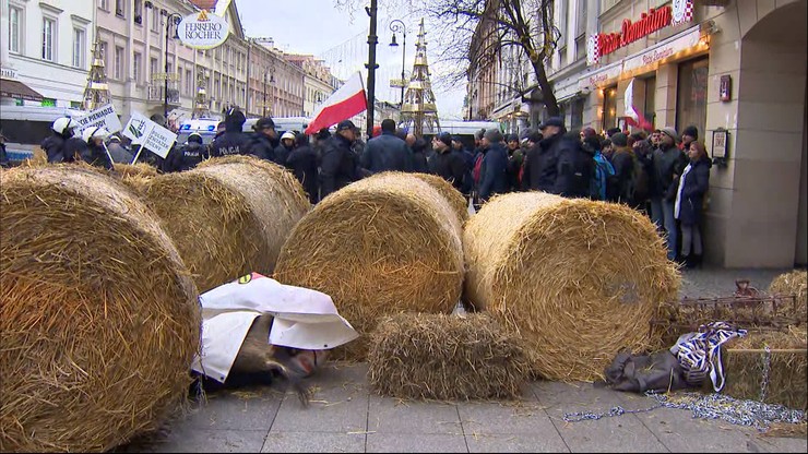 Rolnicy chcą polować na swojej ziemi. Policja przerwała protest pod Polskim Związkiem Łowieckim
