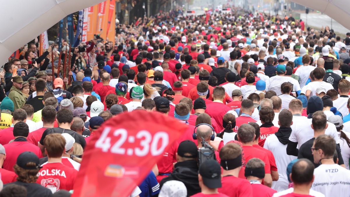 Bieg Niepodległości 2023. W Warszawie pobiegło ponad 15 tys. osób