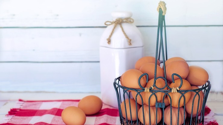 Potanieją jaja i mleko. Eksperci zapowiadają spadek cen żywności