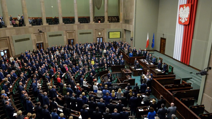 Sejm oddał hołd Andrzejowi Wajdzie. Prezes PiS wyszedł z sali