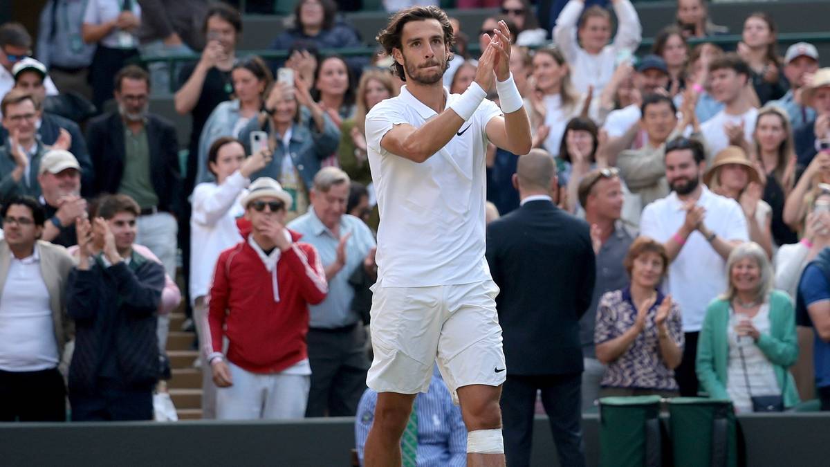 Po pięciosetowej batalii Włoch w półfinale Wimbledonu. Rywalem serbski mistrz