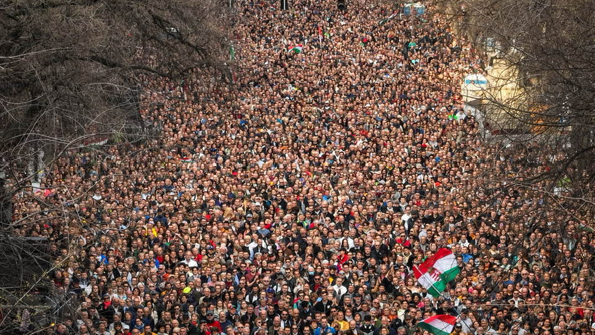 Tysiące demonstrantów na ulicach Budapesztu. "Powstań, Węgrze"