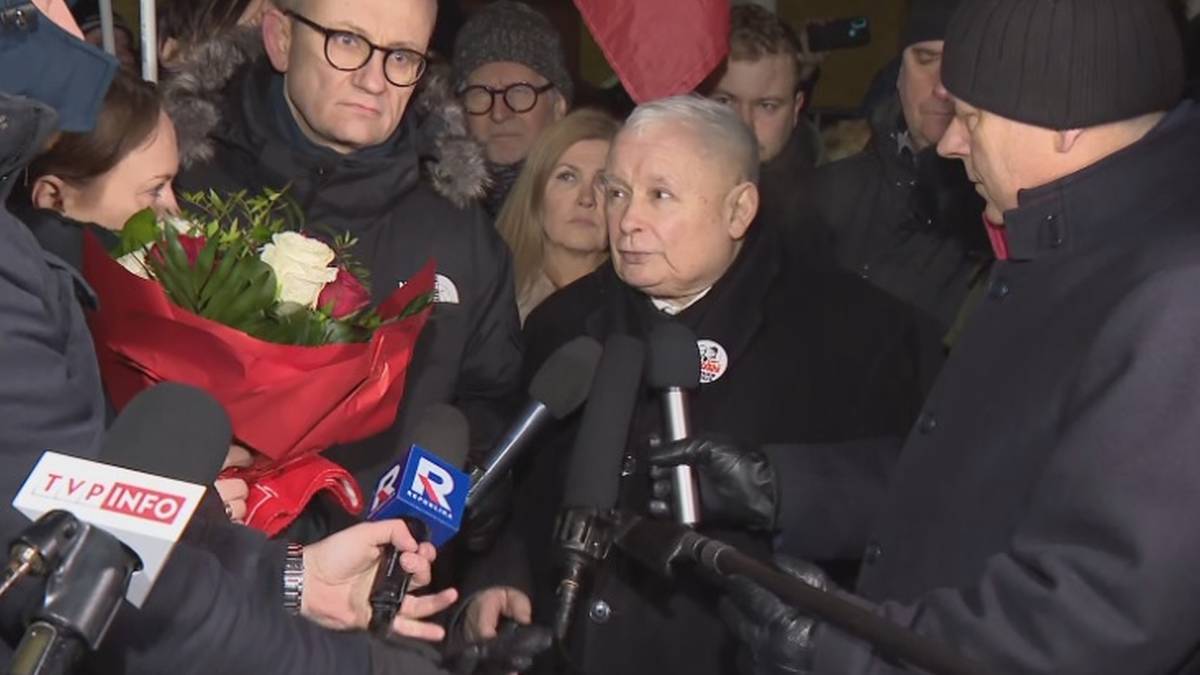 Kaczyński przemówił przed aresztem śledczym w Radomiu. "Kamiński powinien dostać odznaczenie"