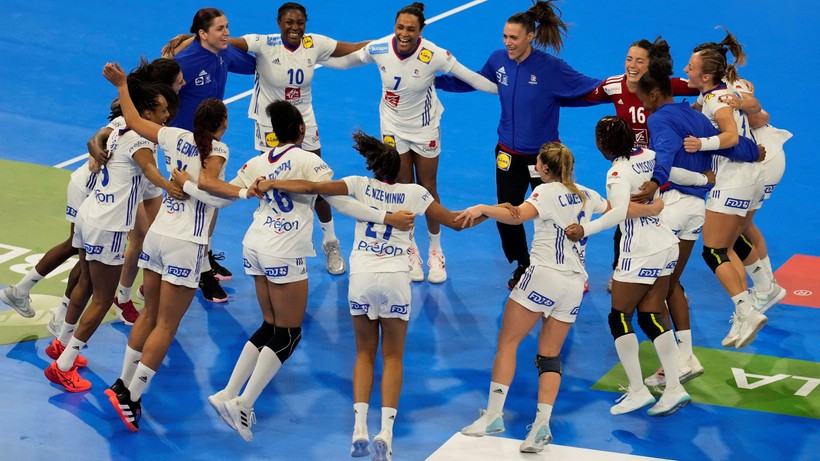MŚ piłkarek ręcznych: Francja ostatnim półfinalistą