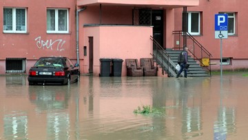 Sprzątanie po powodzi w Elblągu. Służby: sytuacja stabilna