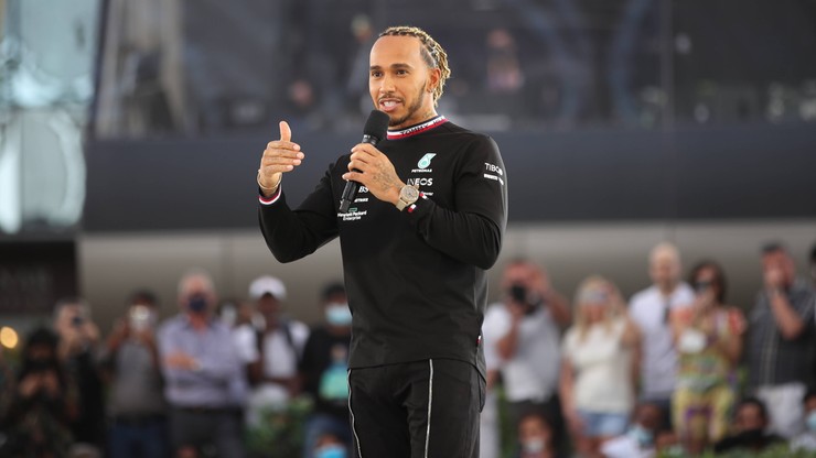 Lewis Hamilton w 2022 roku podczas przemowy na Gali EXPO w Dubaju