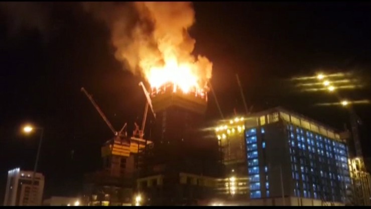 Pożar na budowie najwyższego budynku w Azji