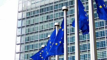 "Nowa ustawa o TK nie rozwiewa kilku istotnych obaw i budzi nowe". Komisja Europejska zajmie się Polską