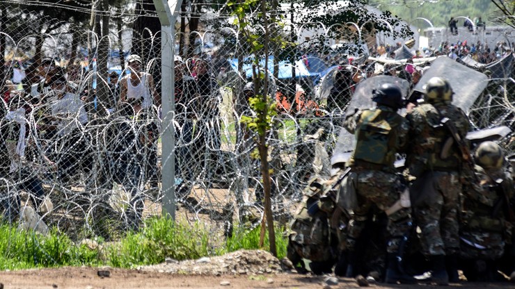 Macedonia: policja użyła gazu łzawiącego wobec migrantów w Idomeni