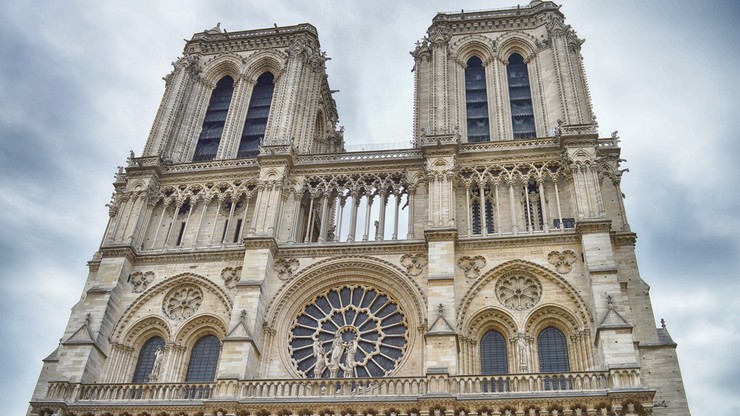 Odbudowa Notre Dame. Zebrano 853 mln euro, ale wciąż nie ma szczegółów projektu