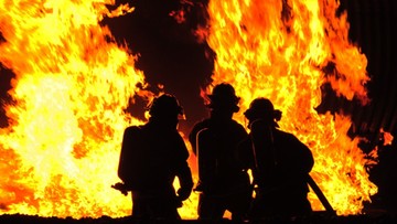 Strażak-ochotnik wzniecał pożary, a potem je gasił. Spalona słoma kosztowała 14 tysięcy zł