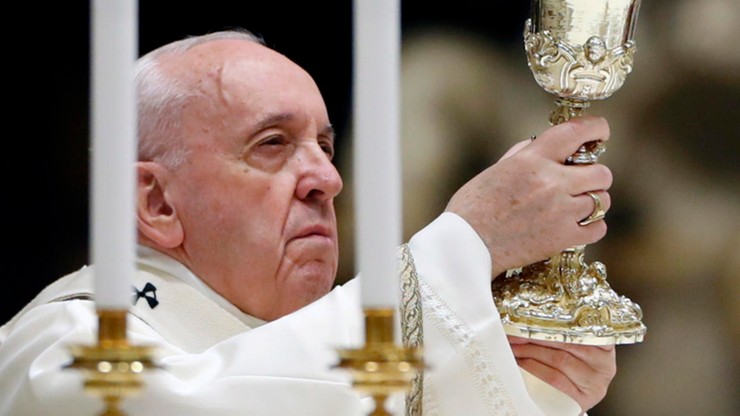 Papież przewodniczy mszy w pustej bazylice Świętego Piotra
