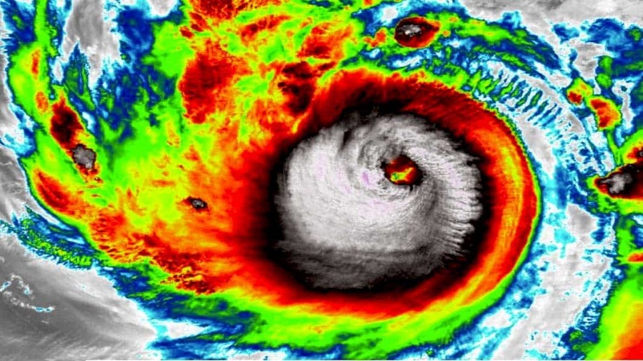 Zdjęcie satelitarne cyklonu Amphan. Fot. NASA / NOAA.