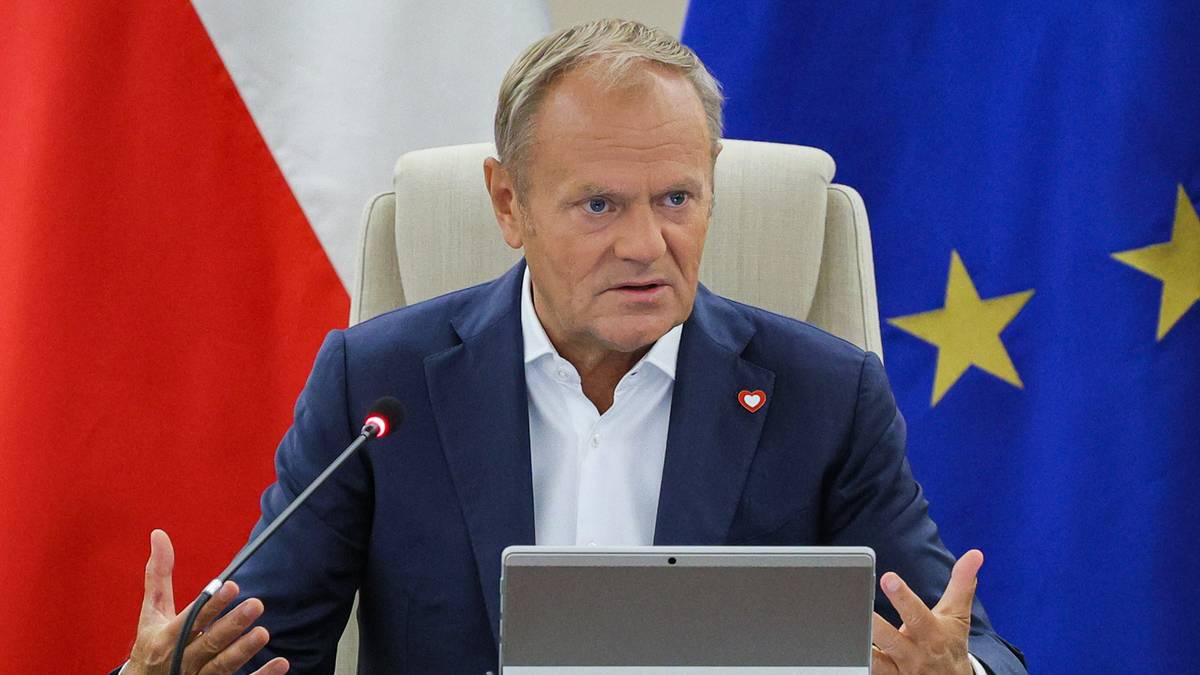 Bójki na Stadionie Narodowym. Premier: Kilkadziesiąt osób wydalonych z Polski