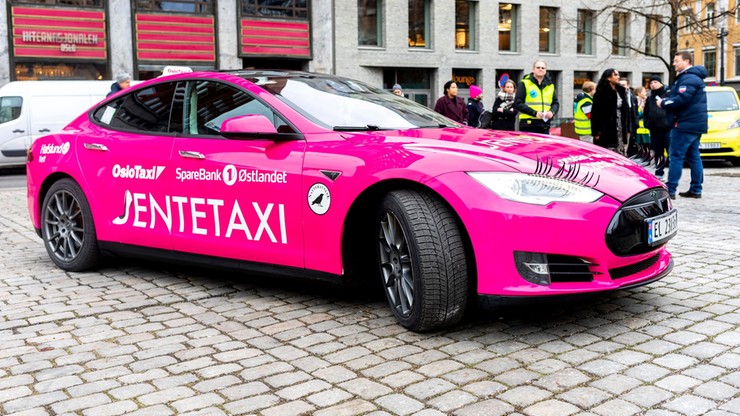 Darmowe taksówki dla kobiet. Będą je rozwozić nocą do domów po zakrapianych imprezach w Oslo