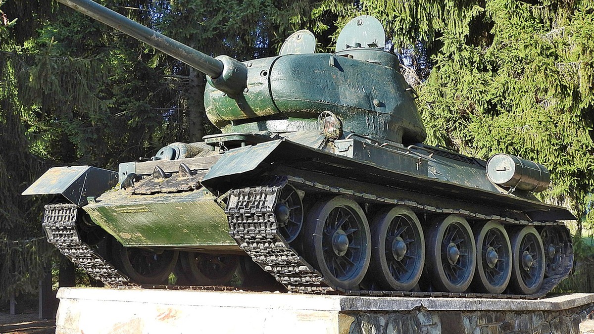 Wojna w Ukrainie. Media: Rosja wysyła na front czołgi "starsze od Putina"