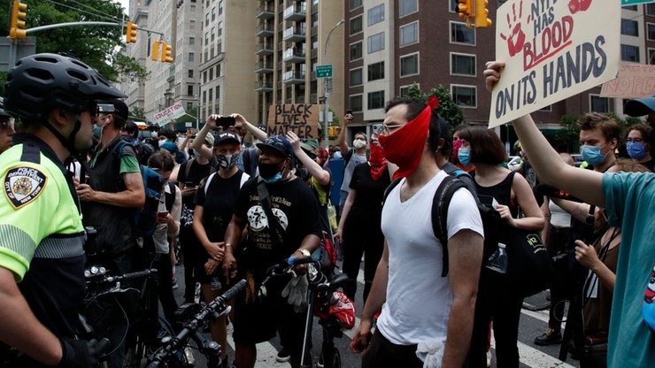 "Musimy utrzymywać presję". Tysiące protestujących na ulicach Nowego Jorku