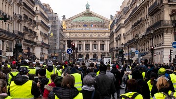 Po proteście "żółtych kamizelek" Macron wzywa do spokoju, premier potępia "antysemickie akty"