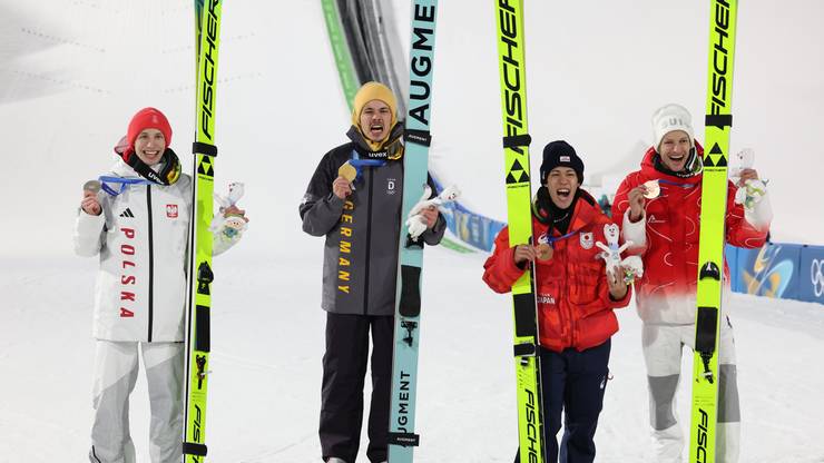Kacper Tomasiak został srebrnym medalistą zimowych igrzysk olimpijskich na skoczni normalnej w Predazzo!