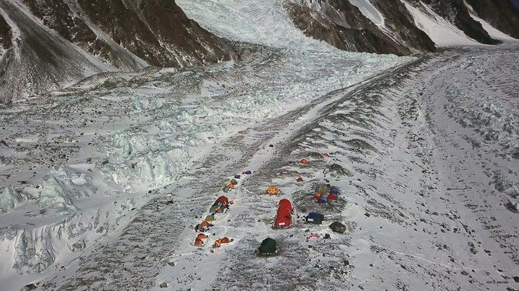 Wyprawa na K2: Kaczkan i Urubko idą w kierunku obozu trzeciego