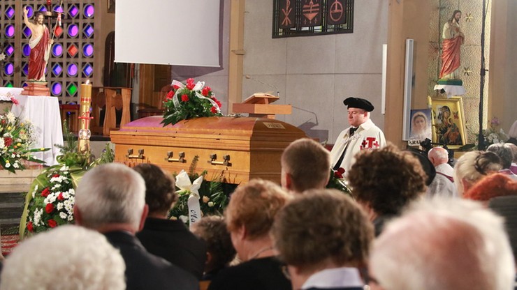 Zmarł na koronawirusa. Dwa kościoły nie zezwoliły na tradycyjny pogrzeb