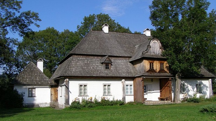 Właściciele sprzedali zabytkowy dwór w Łopusznej Muzeum Tatrzańskiemu