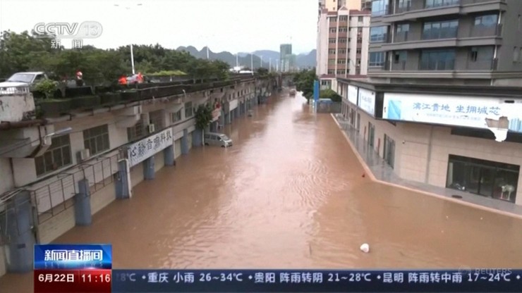 Chiny. Największe powodzie od dekad. Ewakuowano setki tysięcy osób