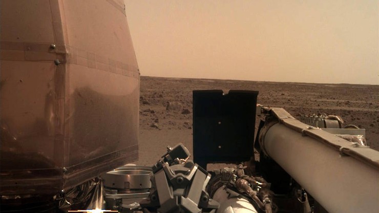 Sonda InSight wysłała pierwsze zdjęcia z Marsa