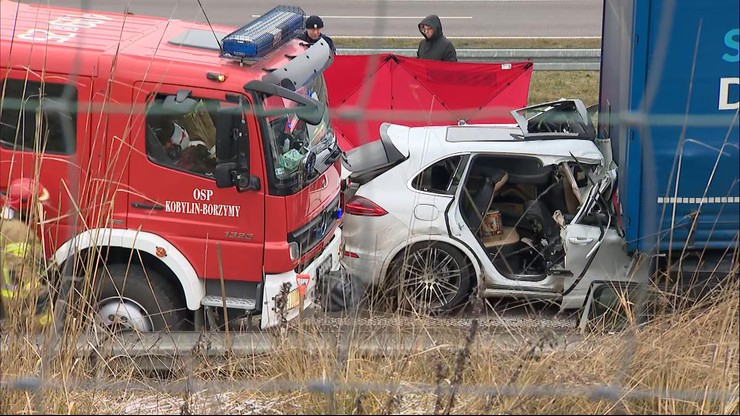 Wypadek na trasie S8. Porsche uderzyło w ciężarówkę. Nie żyją trzy osoby, w tym działacz PSL
