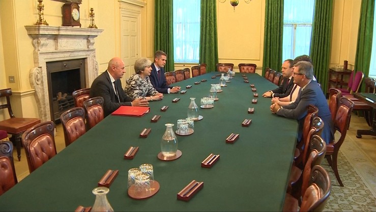 W. Brytania: Foster i May podpisały porozumienie o poparciu rządu