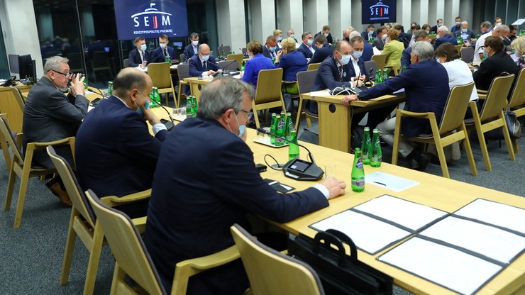 Sejm przyjął ustawę o podwyżkach dla osób zajmujących kierownicze stanowiska państwowe