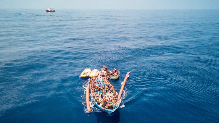 Włochy: ponad 500 migrantów uratowano w weekend na morzu