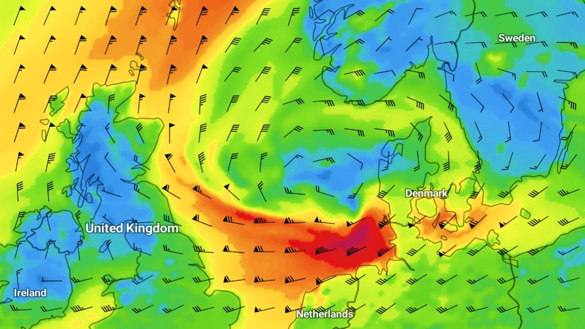 Nad Morzem Północnym znajduje się centrum niżu. Fot. imweather.com