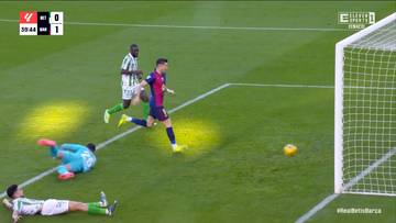 Real Betis - FC Barcelona. Gol Roberta Lewandowskiego na 0:1