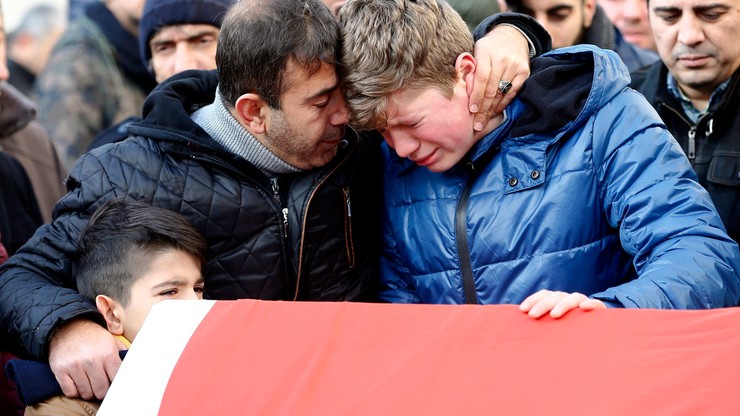 "Zamachowiec wystrzelił do 180 pocisków". Zatrzymano 8 osób podejrzanych o zamach w Stambule