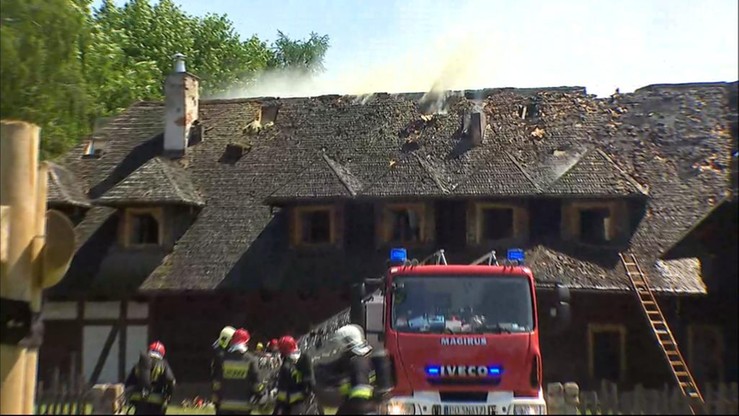 Pożar drewnianej gospody w Poznaniu. Ewakuowano gości i pracowników