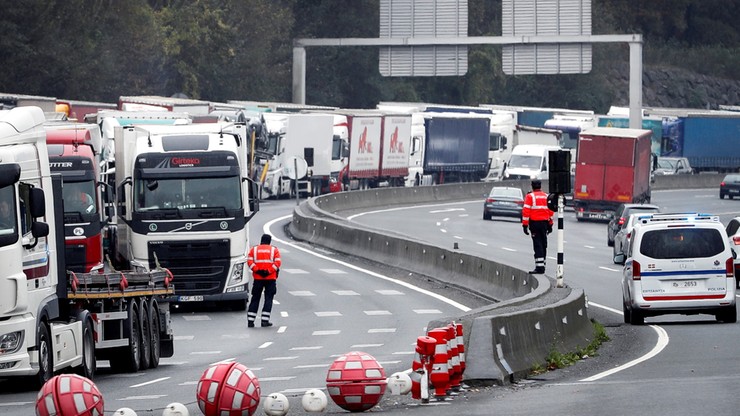 Francja: blokady dróg w proteście przeciw podwyżce akcyzy na paliwa