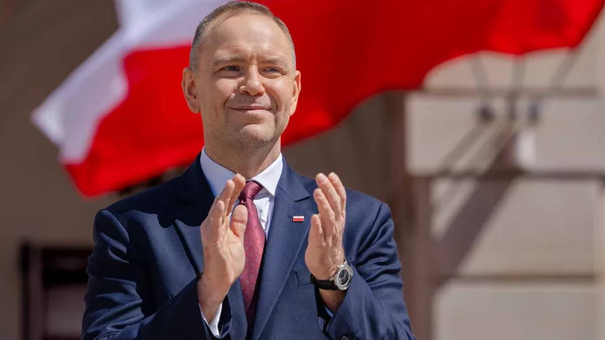 Nawrocki z rekordowym zaufaniem w sondażu — 57% popierających