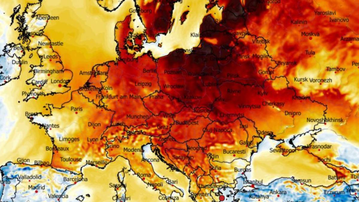 Mapa Europy z zaznaczonymi obszarami o podwyższonej temperaturze, przedstawiona w odcieniach czerwieni i pomarańczu, wskazująca na fale upał&oacute;w.