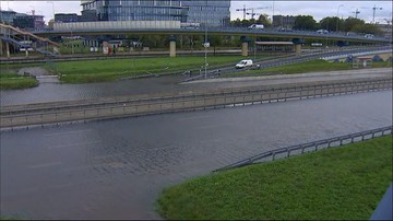 Lokalne podtopienia i zalania budynków. W Warszawie pod wodą znalazł się węzeł Marynarska