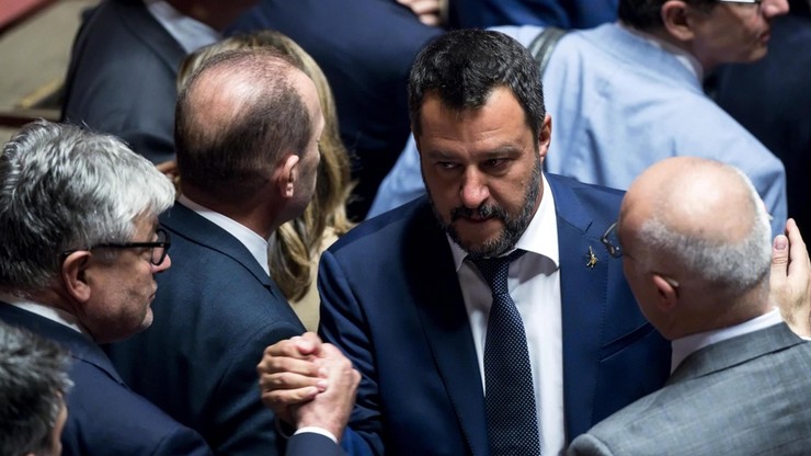 Włochy: parlament przerwie wakacje w związku z kryzysem w koalicji. "Salvini, bredzisz, błaźnie"